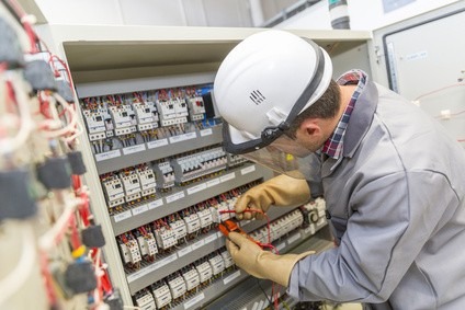 Habilitation électrique : quand est-elle obligatoire et à quelle fréquence la renouveler ?